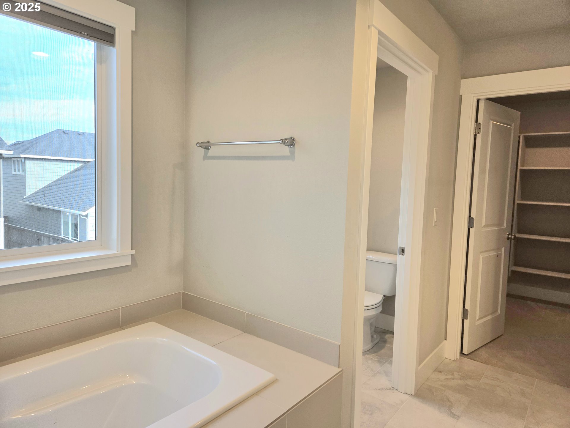 8524 North 1st Street Ridgefield, WA 98642 - Photo 27 of 48 a bathroom with a tub and shower