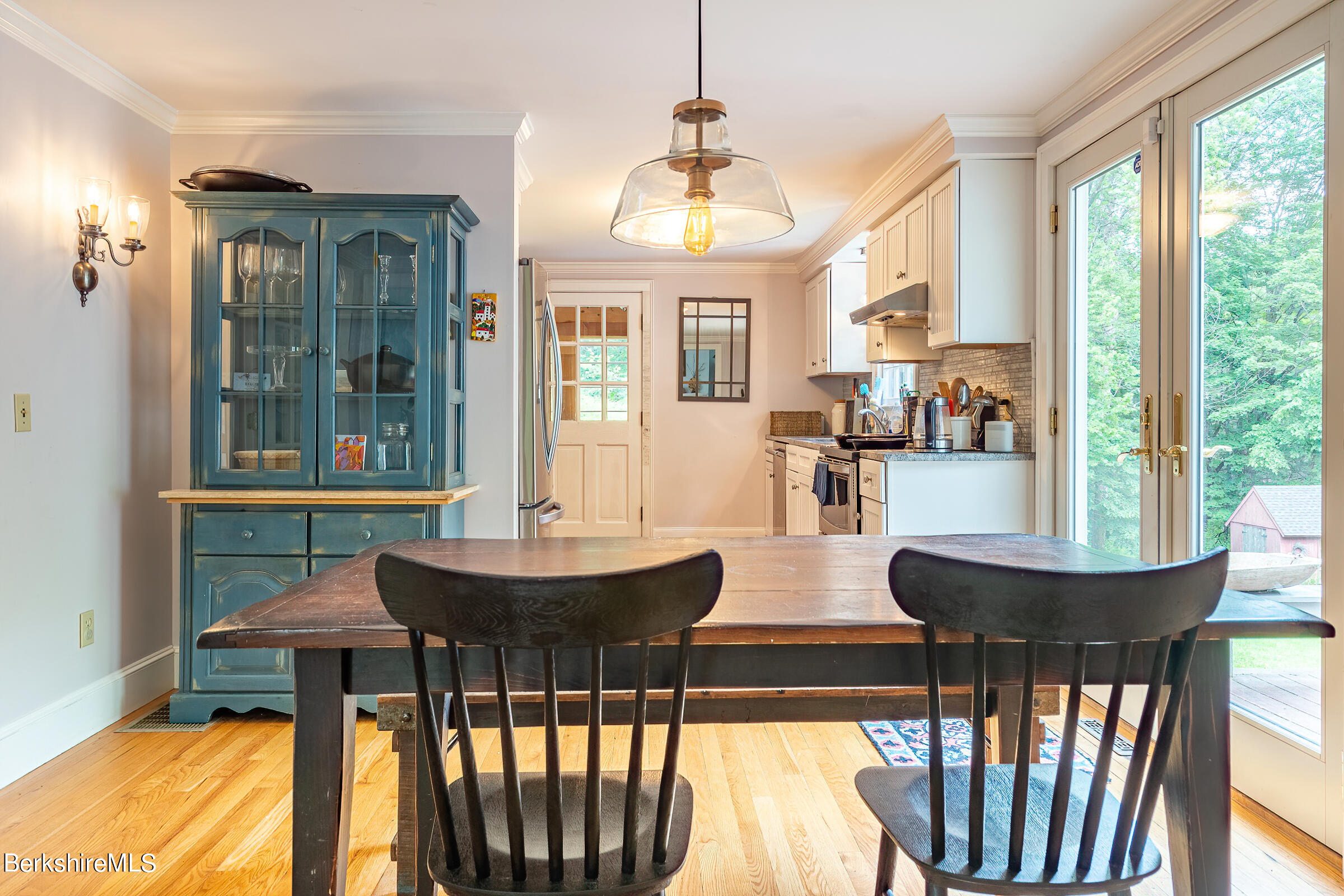 347 South Undermountain Road Sheffield, MA 01257 - Photo 11 of 31 11 dining 2