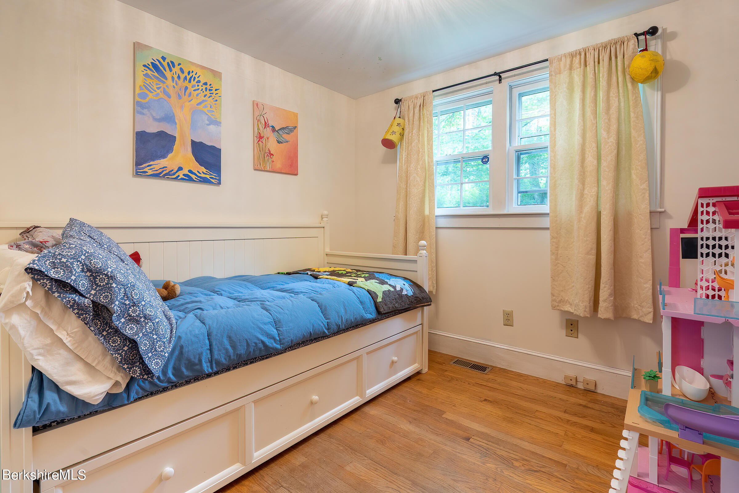 347 South Undermountain Road Sheffield, MA 01257 - Photo 22 of 31 22 snuggery