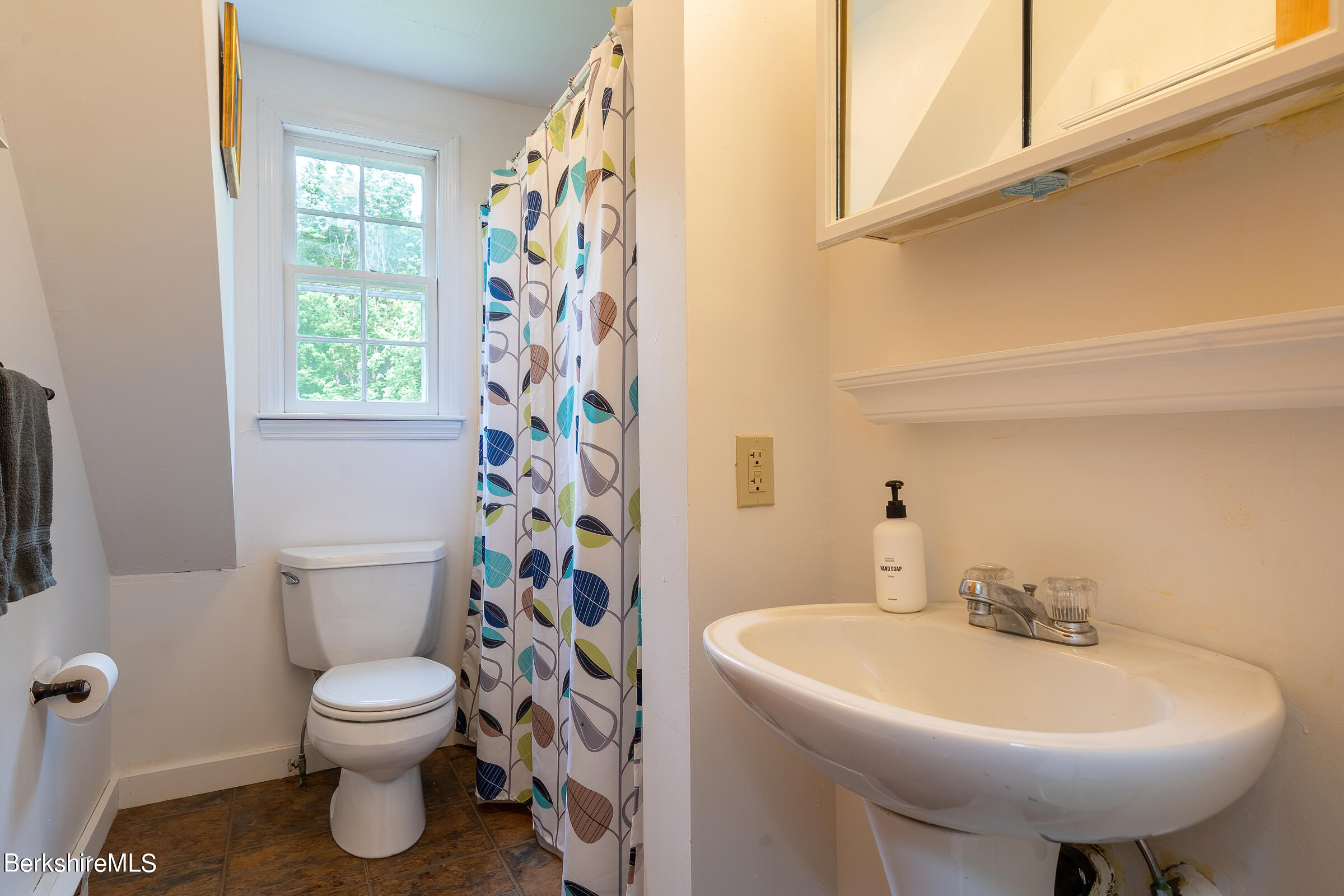 347 South Undermountain Road Sheffield, MA 01257 - Photo 25 of 31 25 2nd floor bath