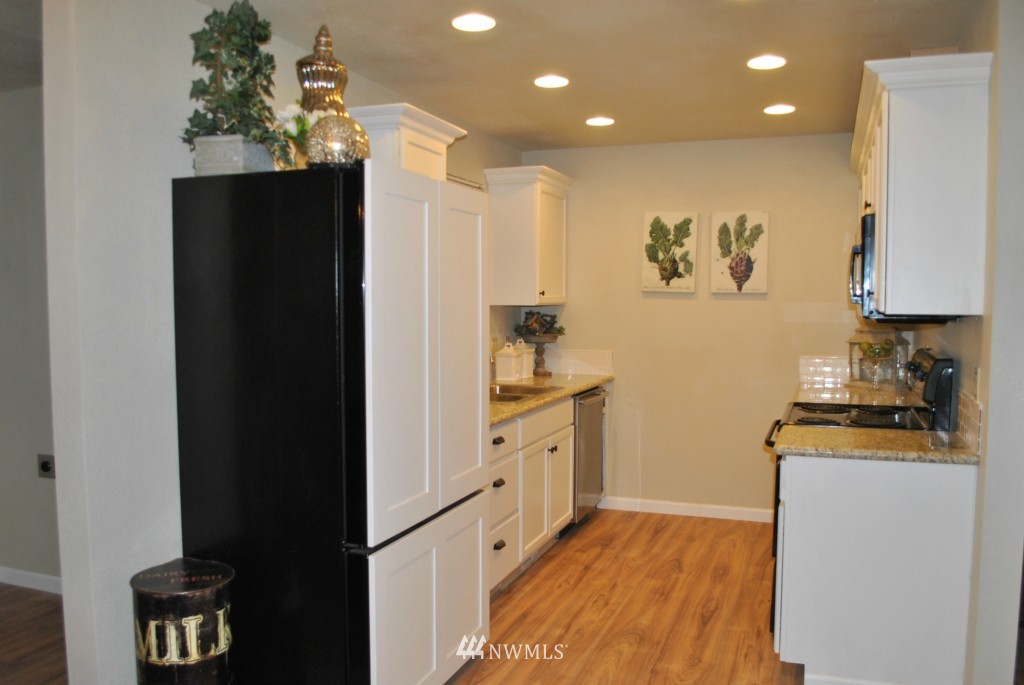 9986 Morgan Road Northeast Moses Lake, WA 98837 - Photo 4 of 15 Gallery Image 4