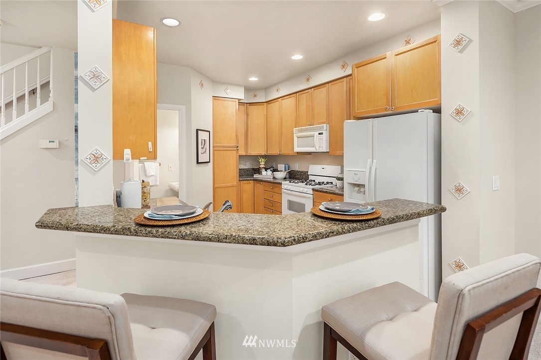 13809 Southeast Allen Road Bellevue, WA 98006 - Photo 9 of 27