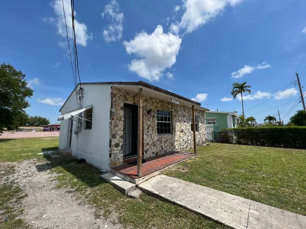 $2,000 | 4605 Southwest 25th Street, West Park, FL 33023