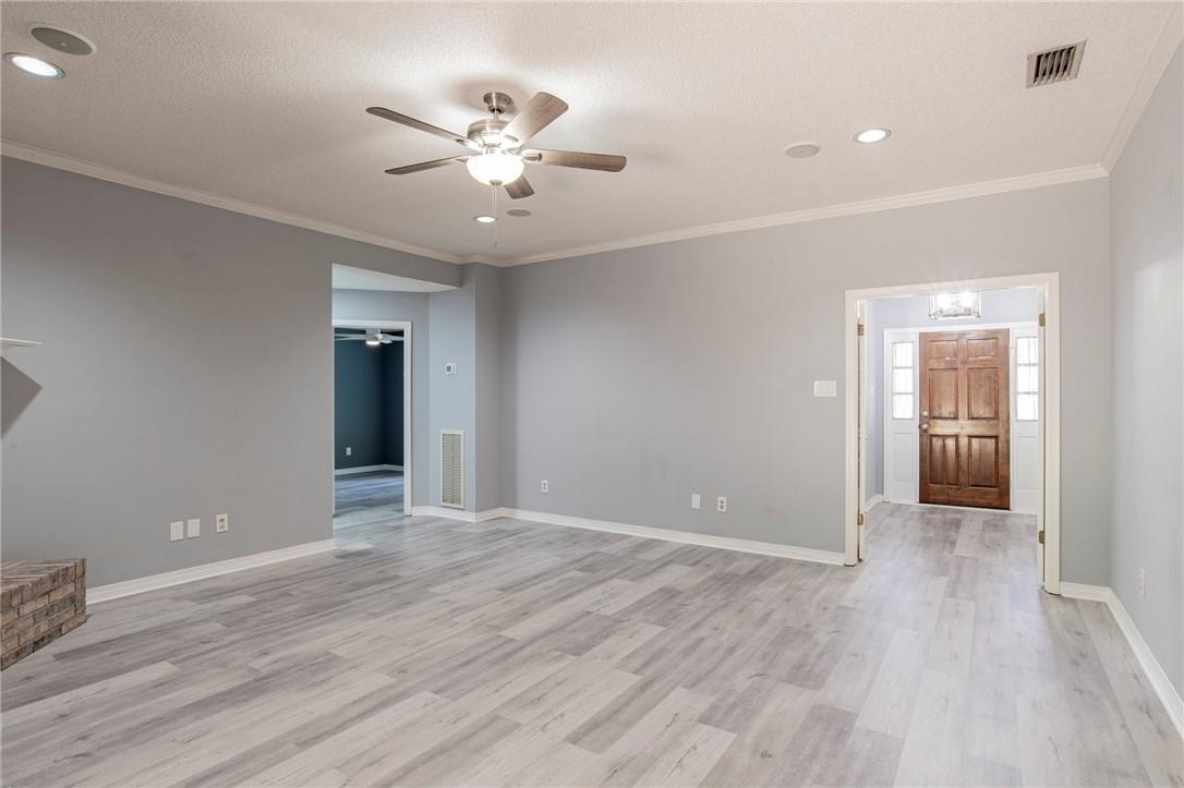 129 Lakeview Loop Daphne, AL 36526 - Photo 17 of 28 Living Room
