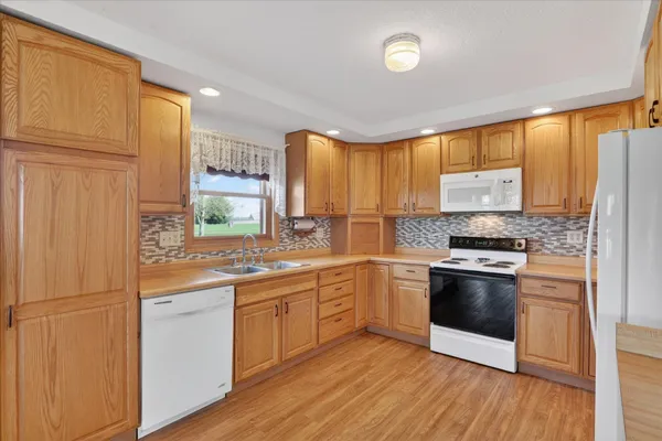 $349,900 | 1936 Hoosier Road, Franklin Grove, IL 61031