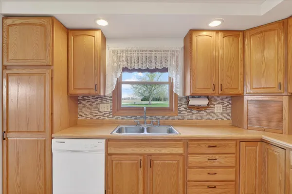 $349,900 | 1936 Hoosier Road, Franklin Grove, IL 61031