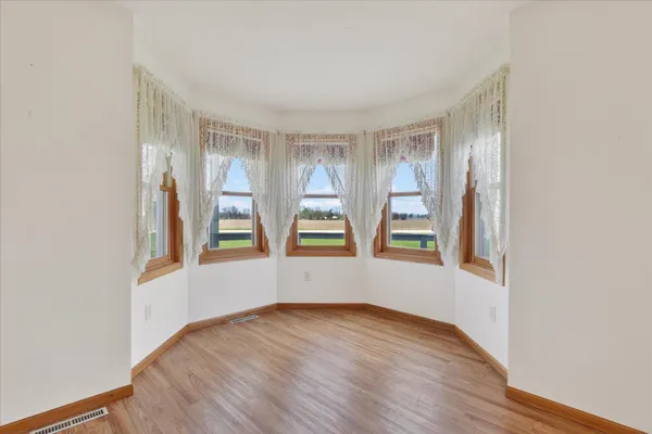 $349,900 | 1936 Hoosier Road, Franklin Grove, IL 61031