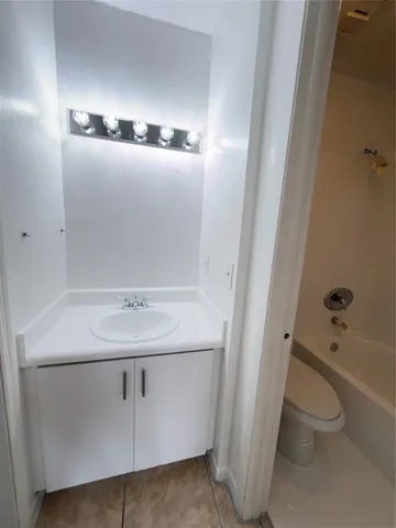 $2,250 | 15675 Southwest 74th Cir Drive, Unit 3, Miami, FL 33193