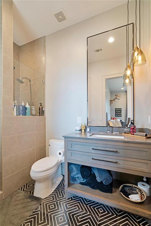 2106 County Road Paris, TX 75462 - Photo 23 of 40 a bathroom with a sink a toilet and a mirror