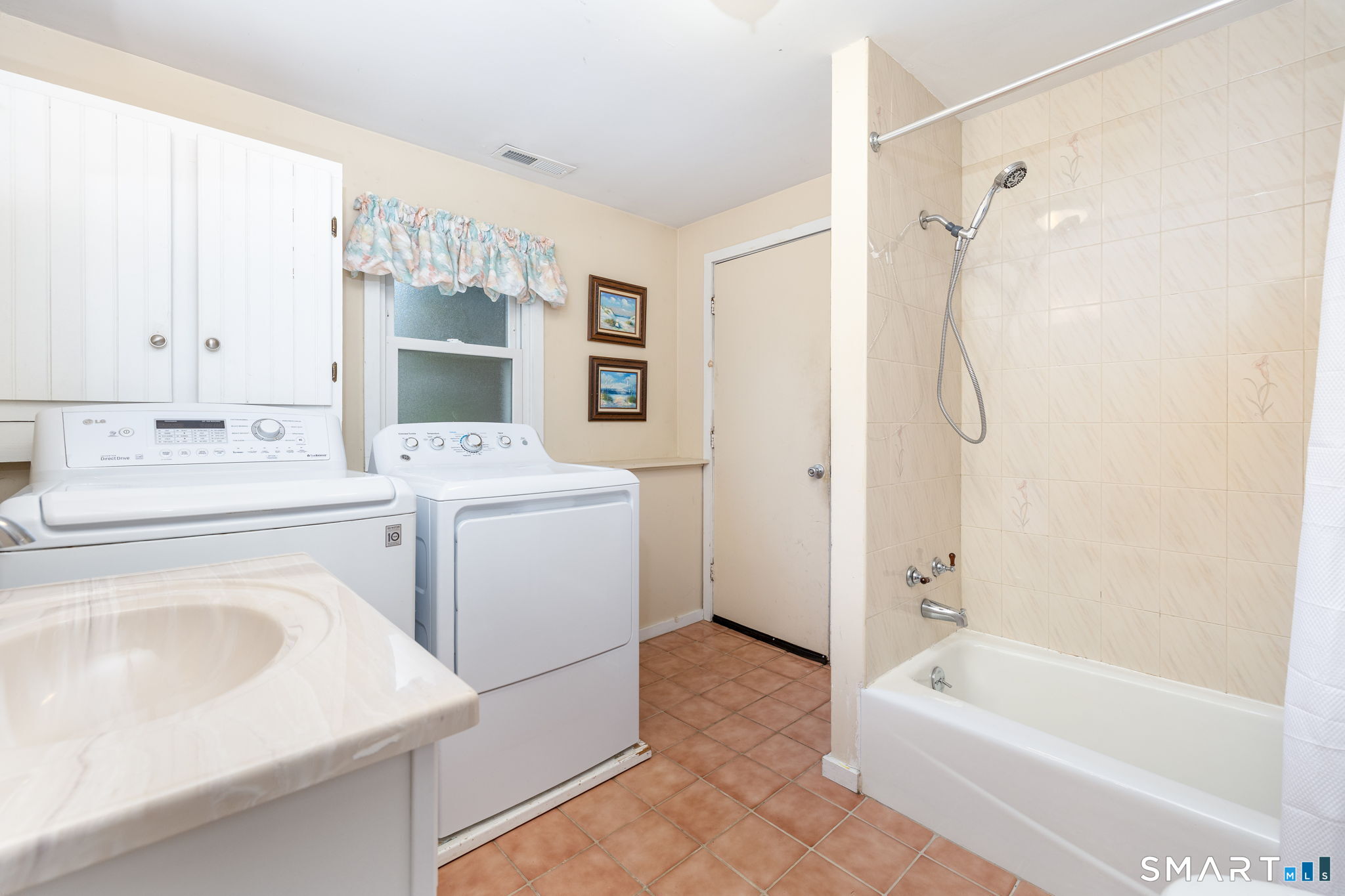 182 Osborn Road Naugatuck, CT 06770 - Photo 24 of 39 Lower level full bathroom with laundry