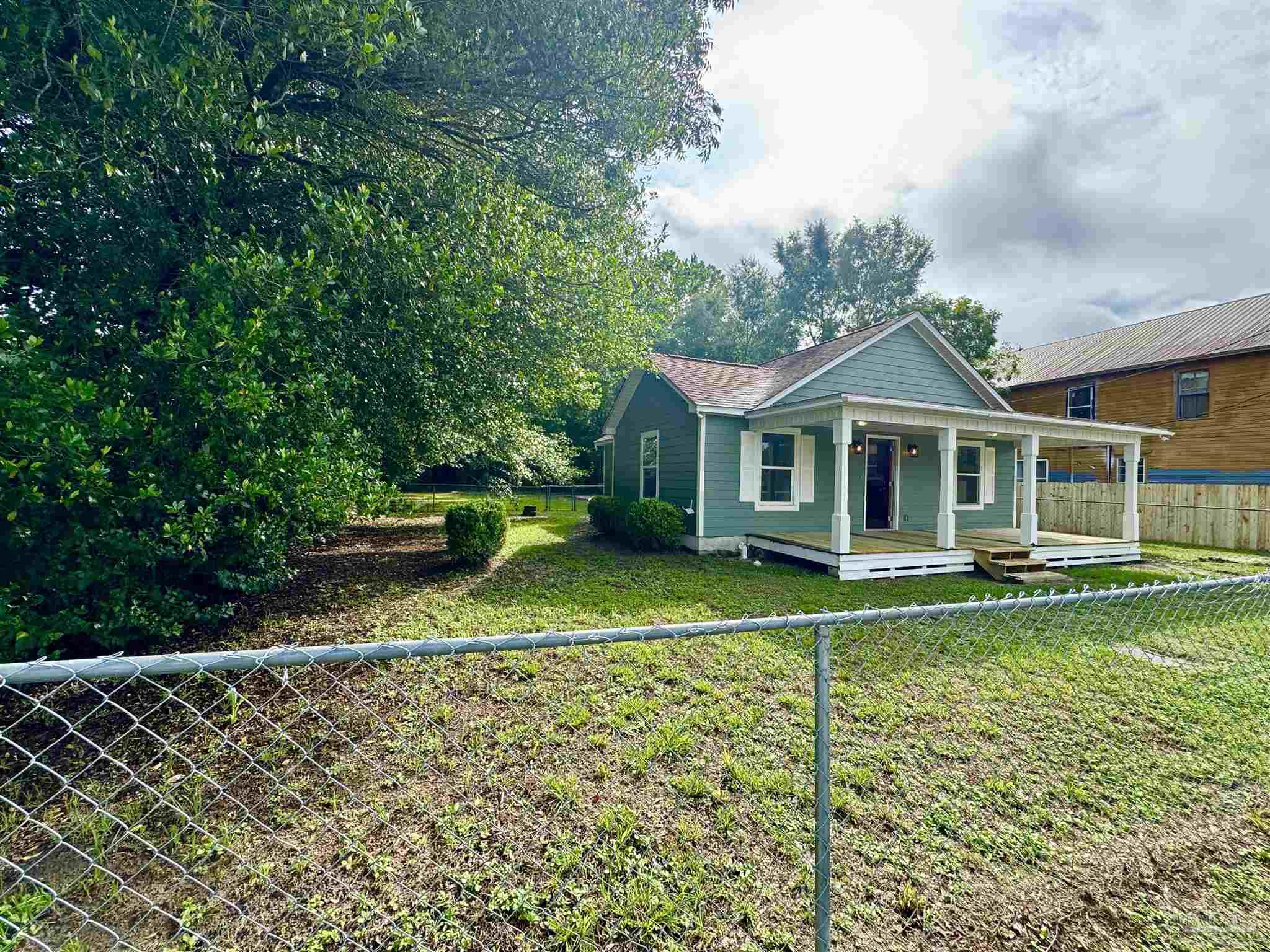 424 Front Street Century, FL 32535 - Photo 3 of 48