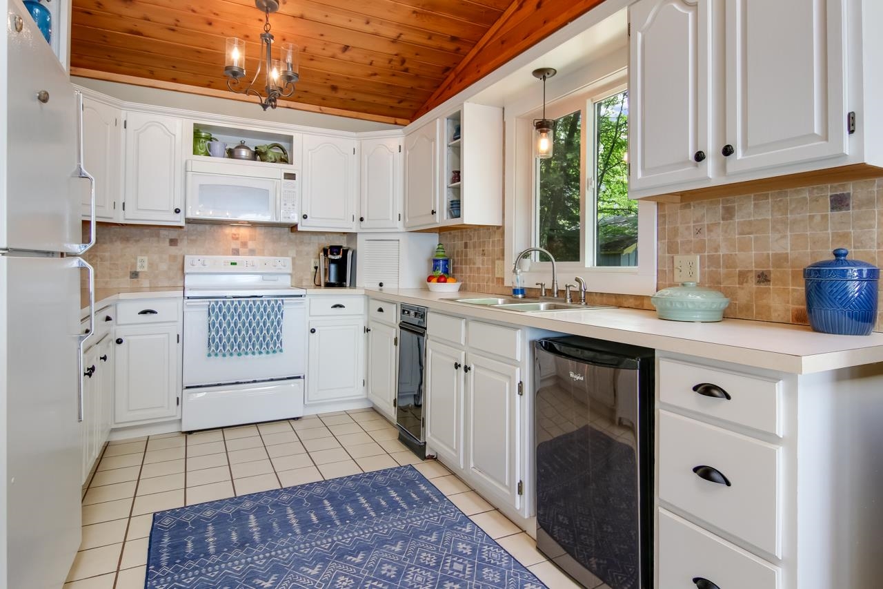 5343 Bush Road Interlochen, MI 49643 - Photo 25 of 60 1902234-24.JPG
