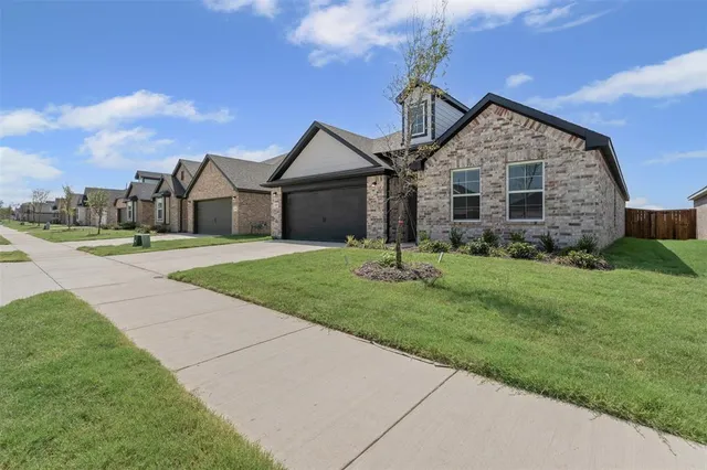 $2,850 | 1320 Water Canna Drive, Justin, TX 76247