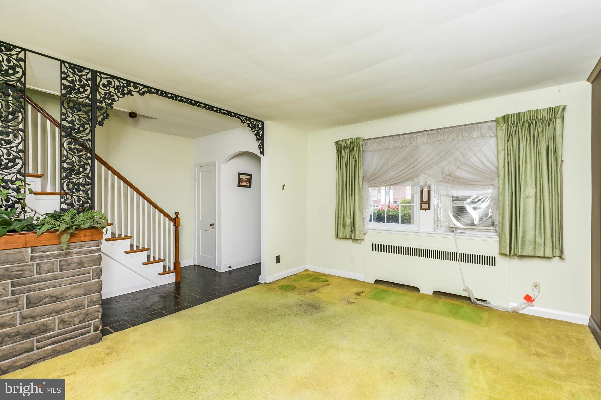 1617 Shadyside Road Baltimore, MD 21218 - Photo 6 of 30 Living Room
