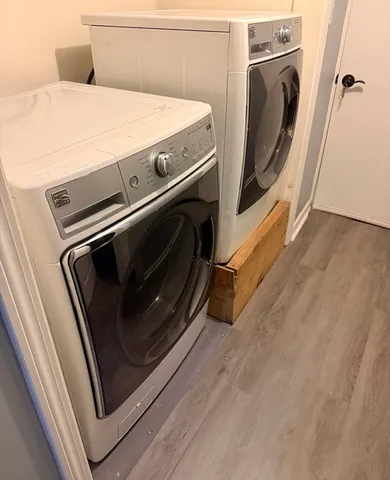 a close up view of a washer and dryer