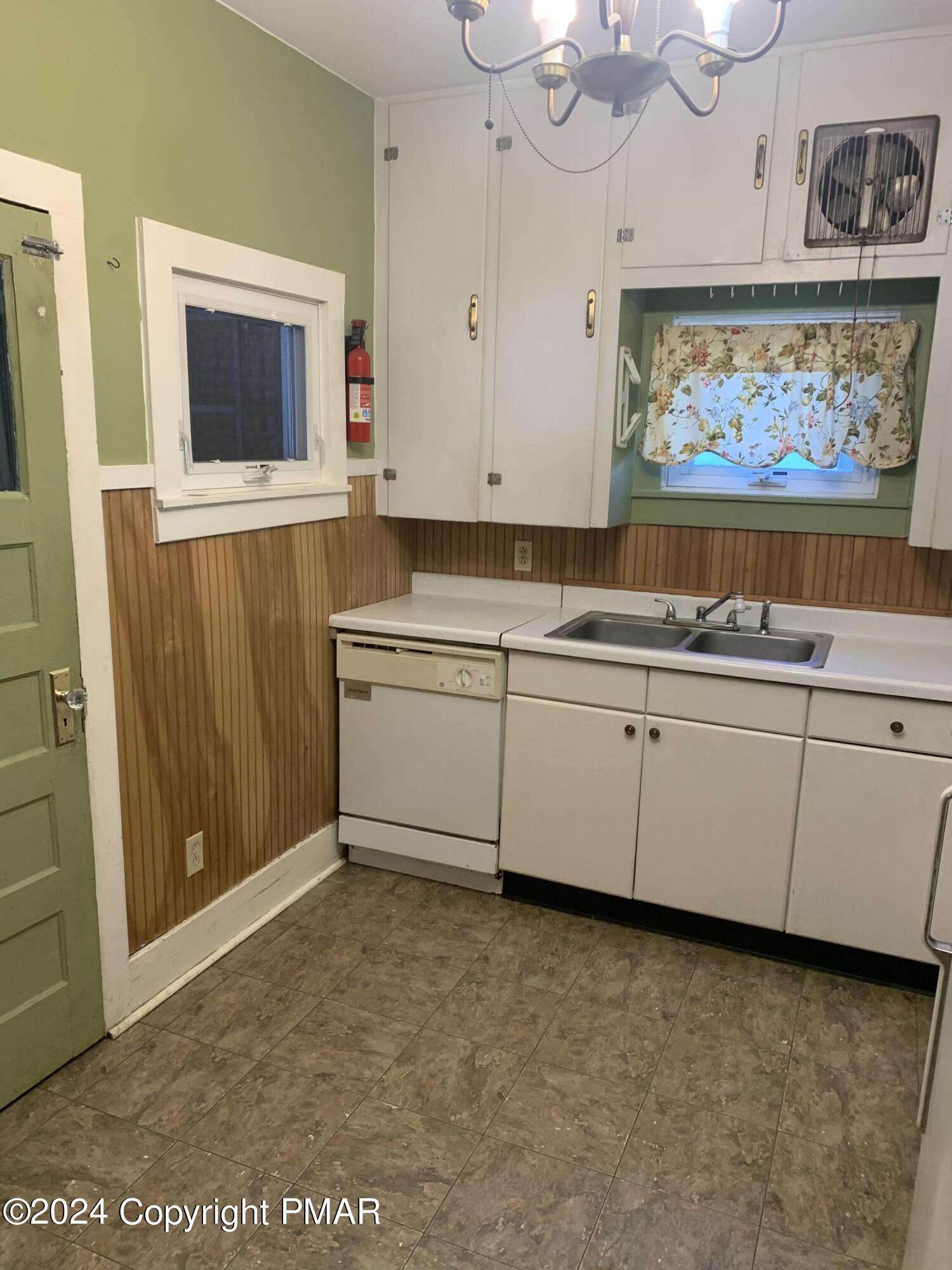 28 Reeder Street Mount Pocono, PA 18344 - Photo 4 of 17 a room with cabinets and window