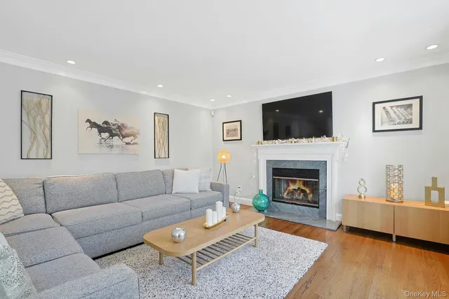 $985,000 | 21 Candlewood Court, Briarcliff Manor, NY 10510