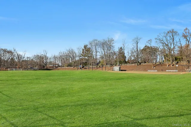 $985,000 | 21 Candlewood Court, Briarcliff Manor, NY 10510