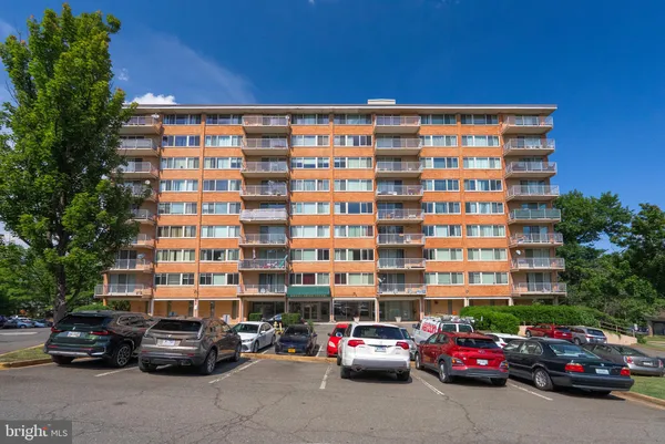$264,000 | 4520 King Street, Unit 409, Alexandria, VA 22302
