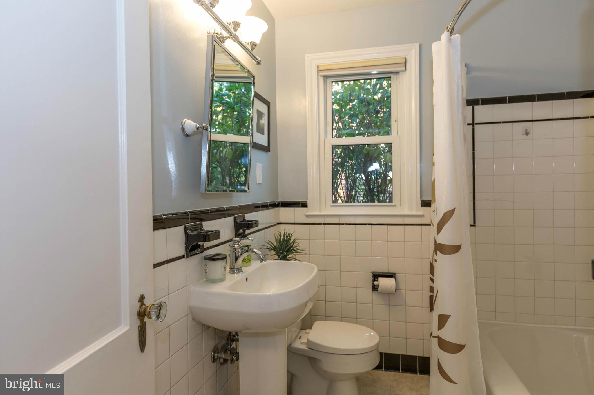 9937 Moss Avenue Silver Spring, MD 20901 - Photo 20 of 30 Bath