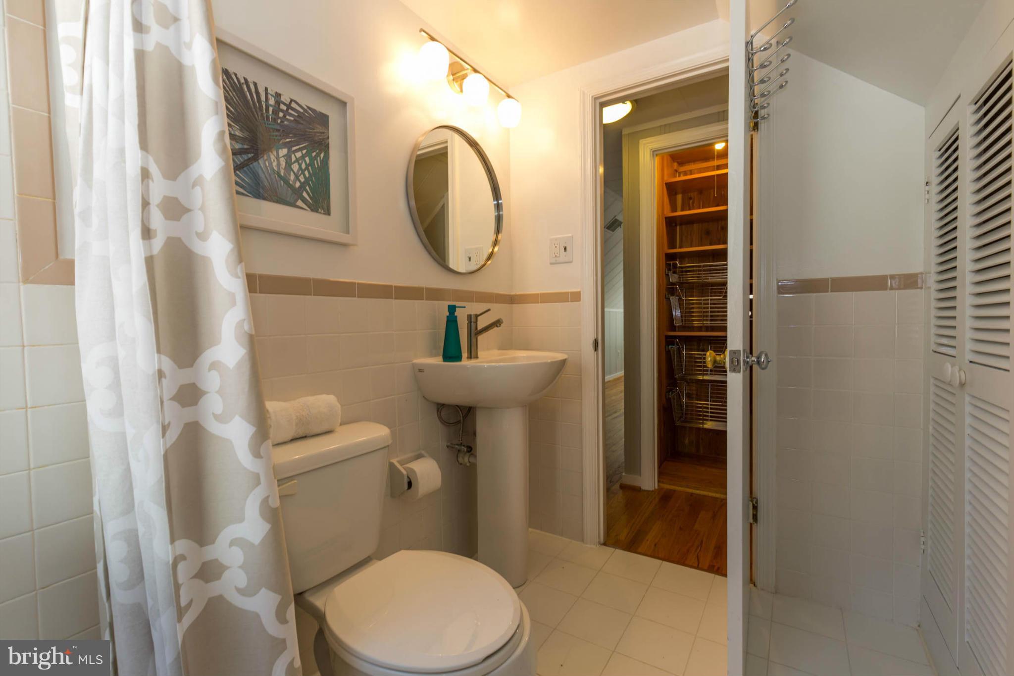 9937 Moss Avenue Silver Spring, MD 20901 - Photo 21 of 30 Bath (Master)