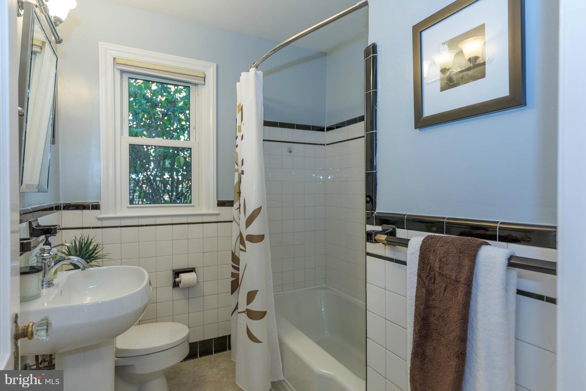 9937 Moss Avenue Silver Spring, MD 20901 - Photo 22 of 30 Bath