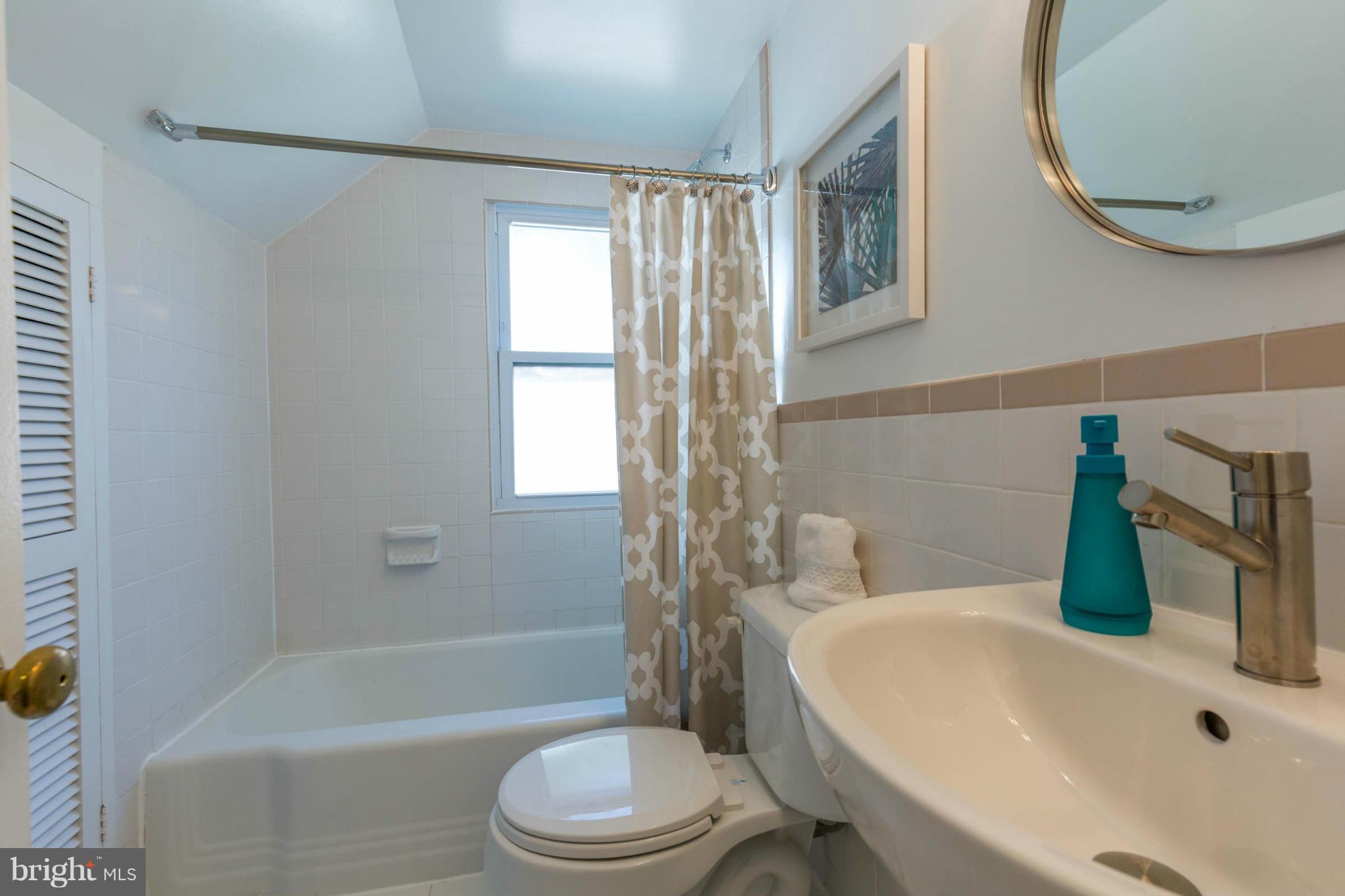 9937 Moss Avenue Silver Spring, MD 20901 - Photo 26 of 30 Bath (Master)