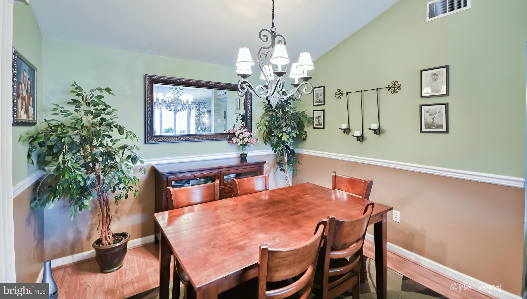 8525 Bolivar Road Middletown, MD 21769 - Photo 16 of 22 Dining Room