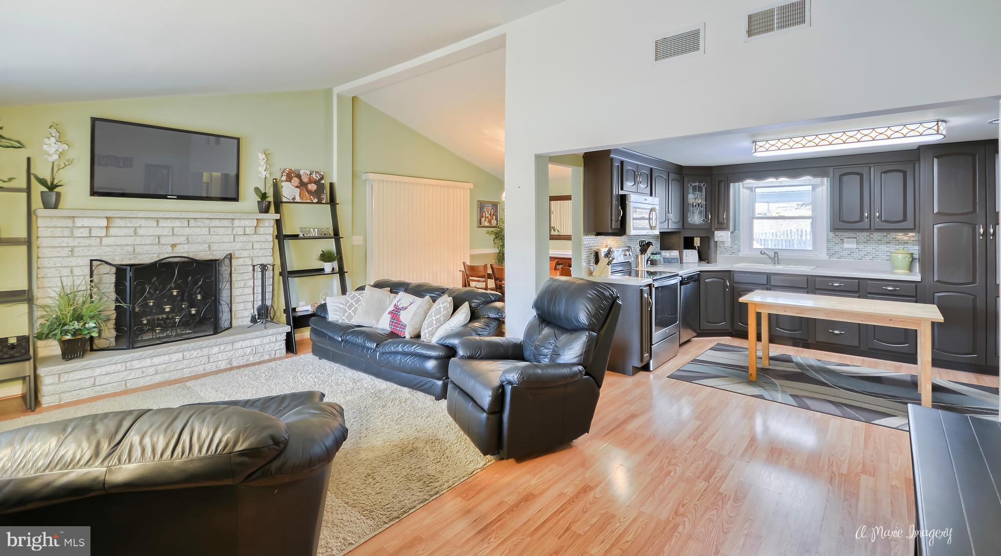 8525 Bolivar Road Middletown, MD 21769 - Photo 8 of 22 Family Room