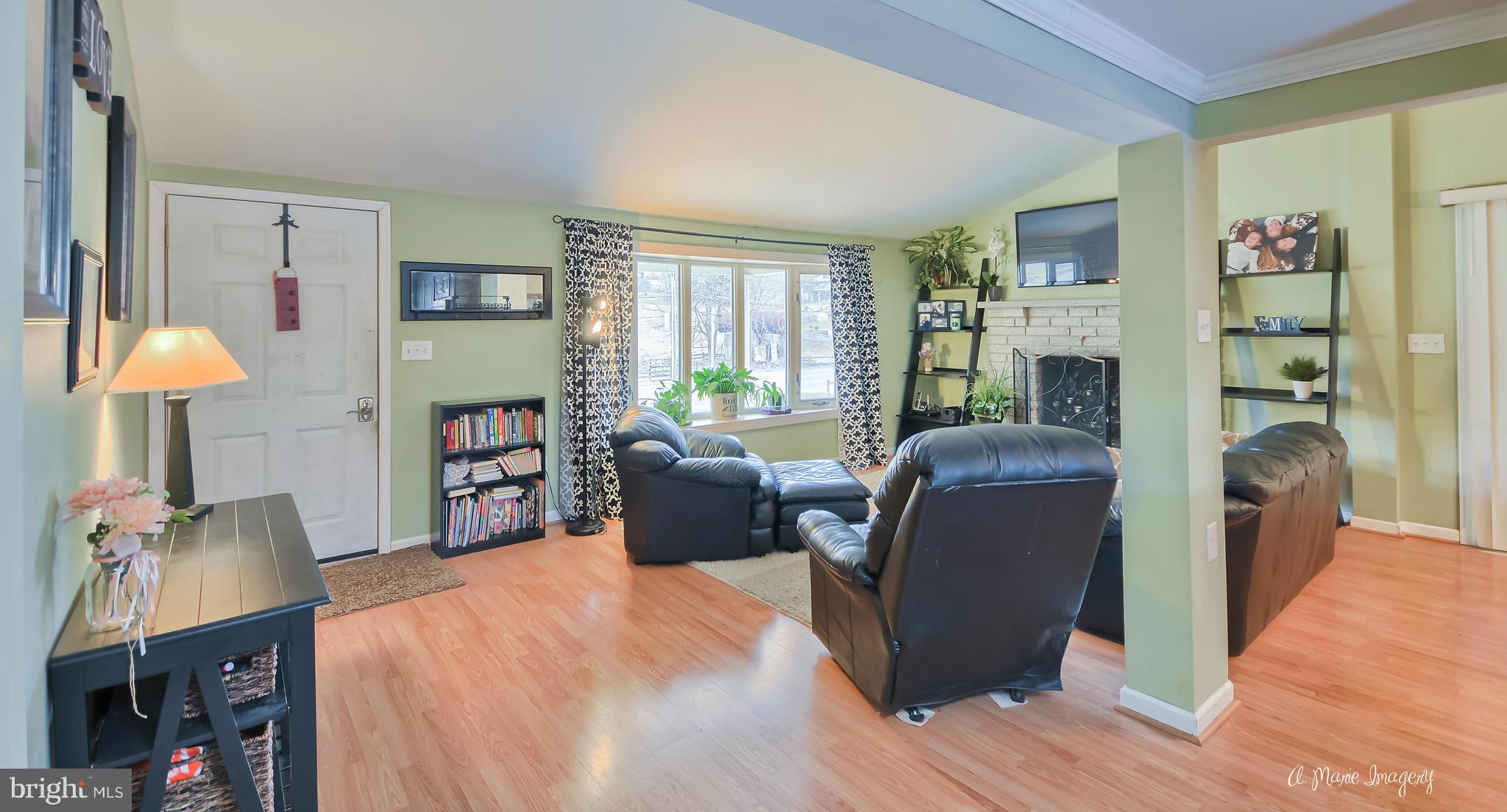 8525 Bolivar Road Middletown, MD 21769 - Photo 9 of 22 Family Room