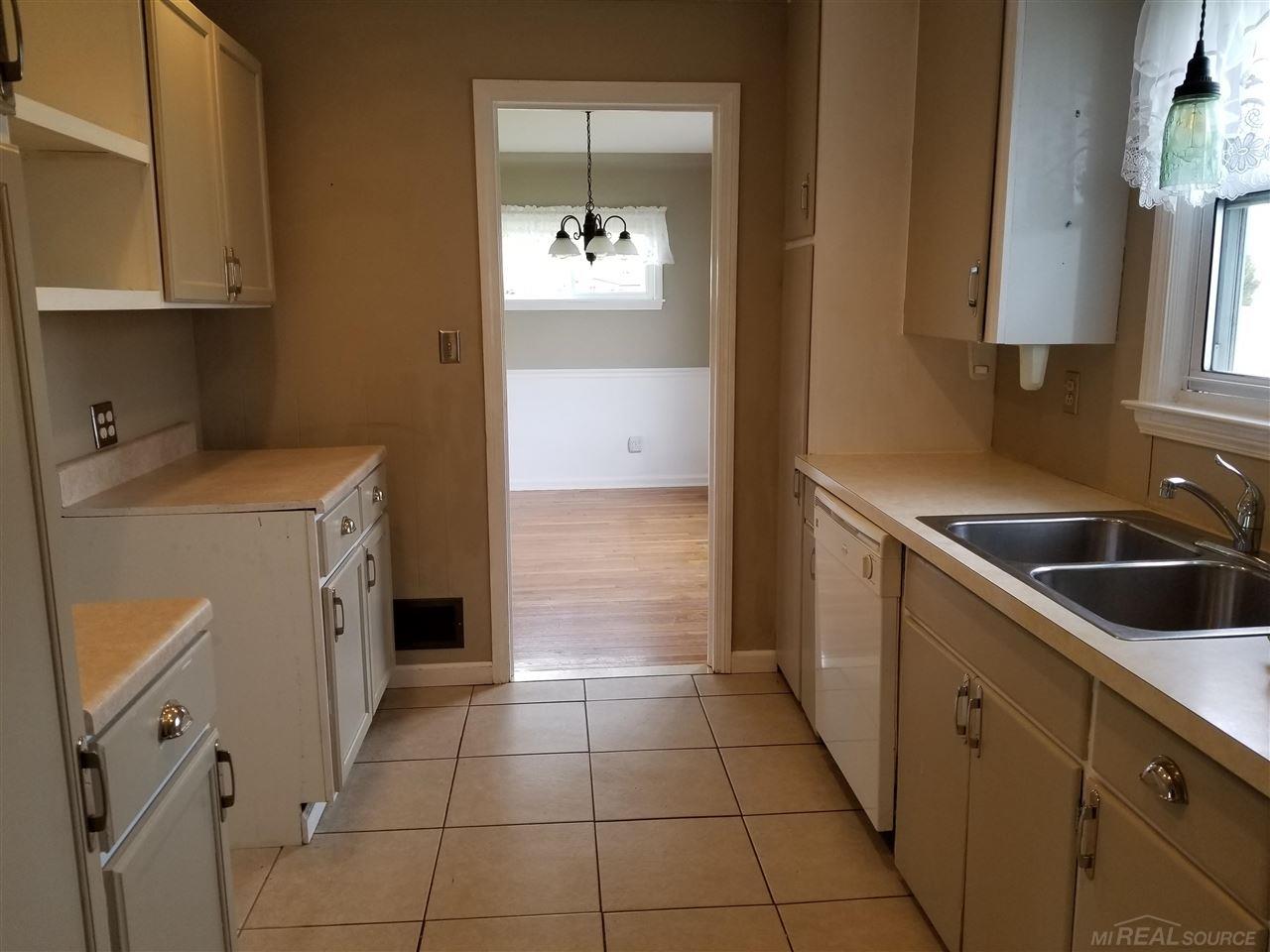 5484 Springborn Road East China, MI 48054 - Photo 17 of 41 Kitchen Full 2