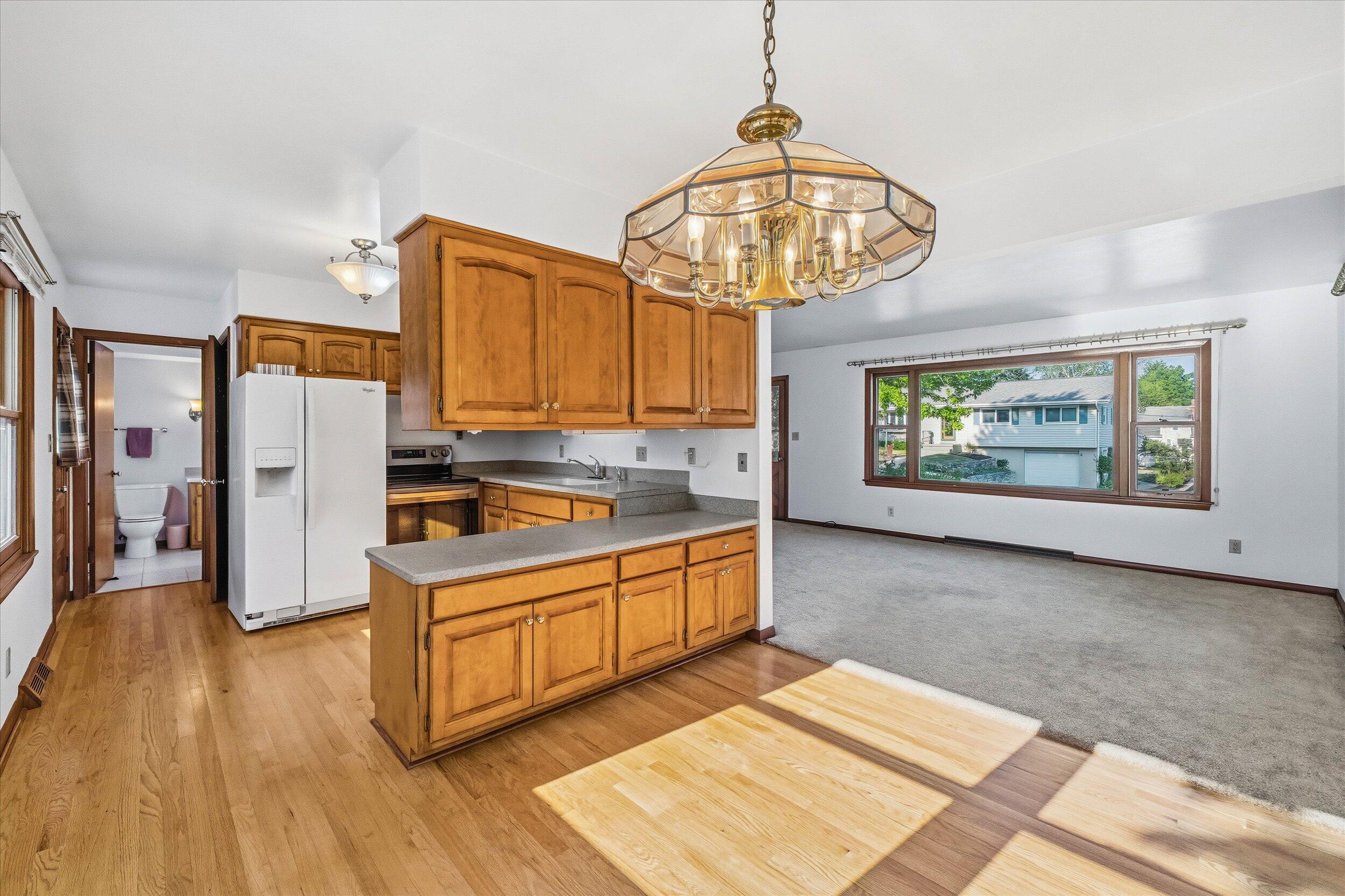 311 South High Street Port Washington, WI 53074 - Photo 8 of 35 07-Dining Area