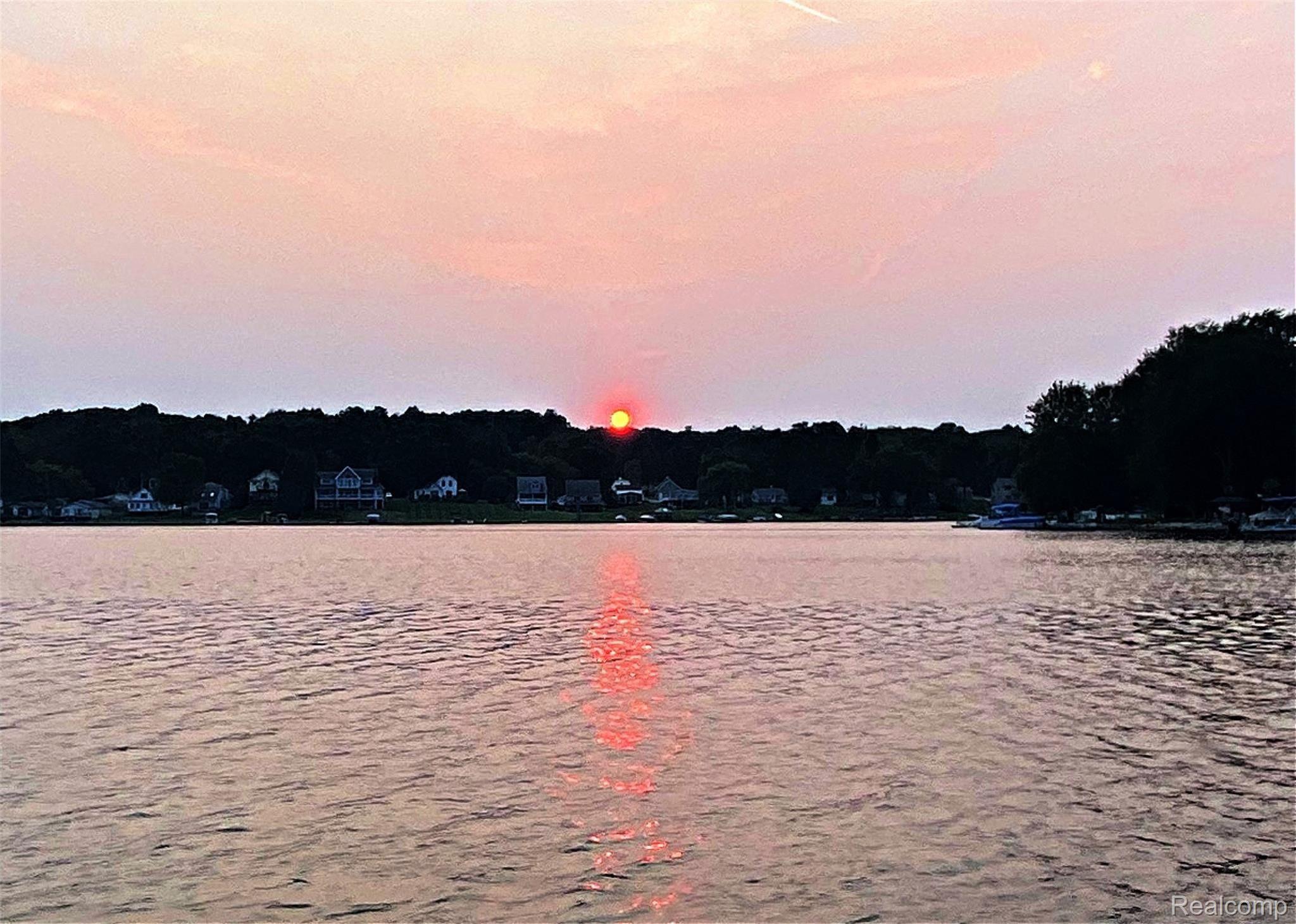 6010 Bullard Road Fenton, MI 48430 - Photo 38 of 39 Sunset.jpg