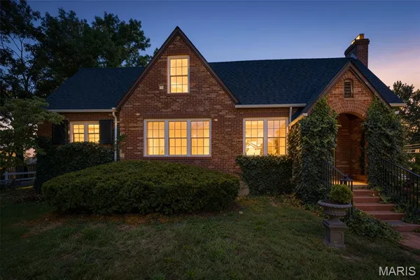 $749,999 | 402 South 5th Street, De Soto, MO 63020
