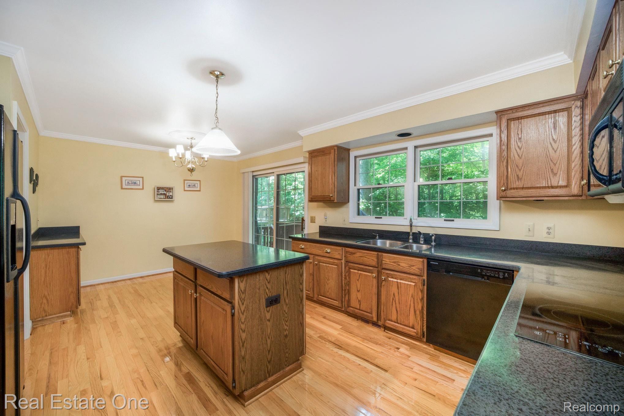 1445 Sandy Ridge Drive Rochester, MI 48306 - Photo 9 of 26 017A3331.jpg
