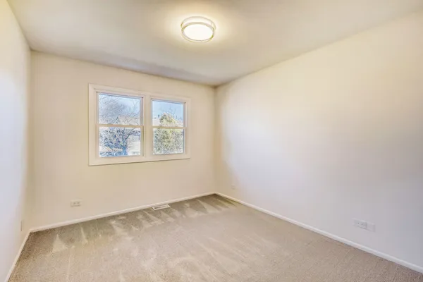 $419,000 | 132 White Birch Lane, Westmont, IL 60559