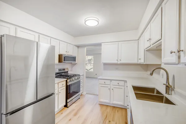 $419,000 | 132 White Birch Lane, Westmont, IL 60559