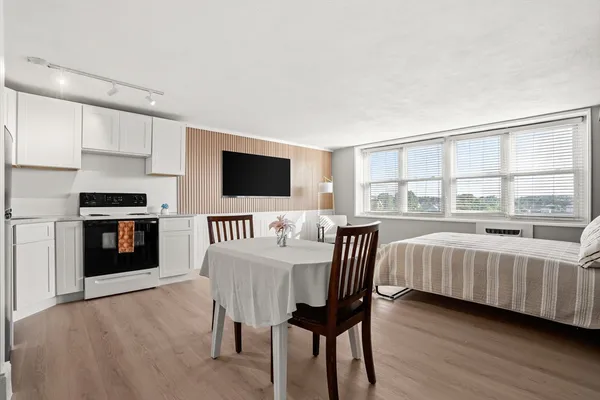 $2,000 | 340 Main Street, Unit 502, Melrose, MA 02176