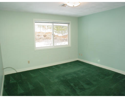 721 Middleton Road North Andover, MA 01845 - Photo 17 of 18 Gallery Image 17