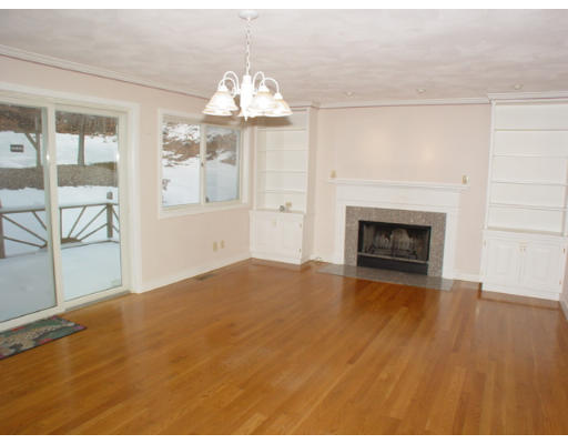 721 Middleton Road North Andover, MA 01845 - Photo 4 of 18 Gallery Image 4