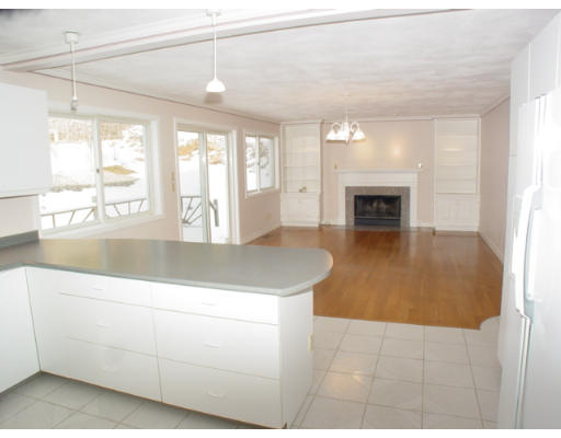 721 Middleton Road North Andover, MA 01845 - Photo 8 of 18 Gallery Image 8