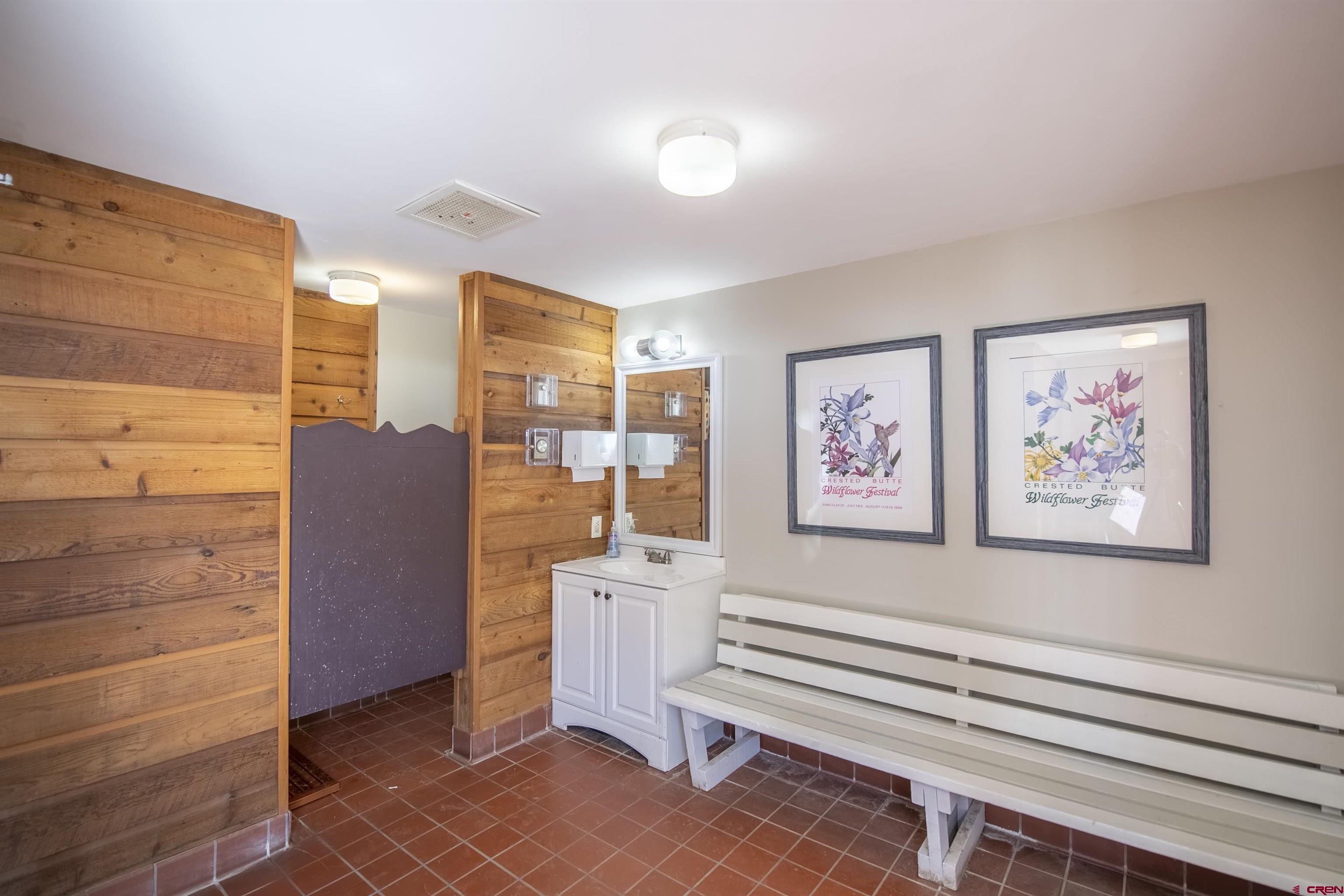 651 Gothic Road, Unit 502 Crested Butte, CO 81225 - Photo 41 of 44 a view of a bedroom with workspace