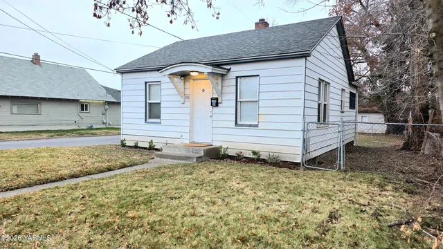 $269,000 | 1302 West Prasch Avenue, Yakima, WA 98902