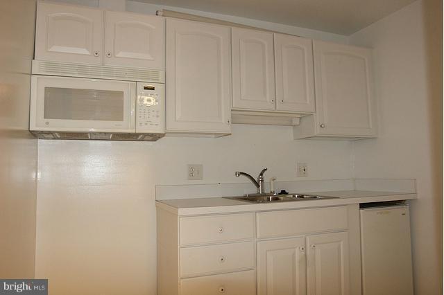 2268 Cartbridge Road Falls Church, VA 22043 - Photo 15 of 22 Kitchen