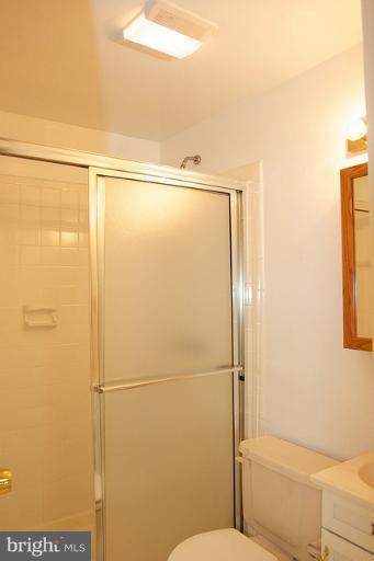 2268 Cartbridge Road Falls Church, VA 22043 - Photo 5 of 22 Bath