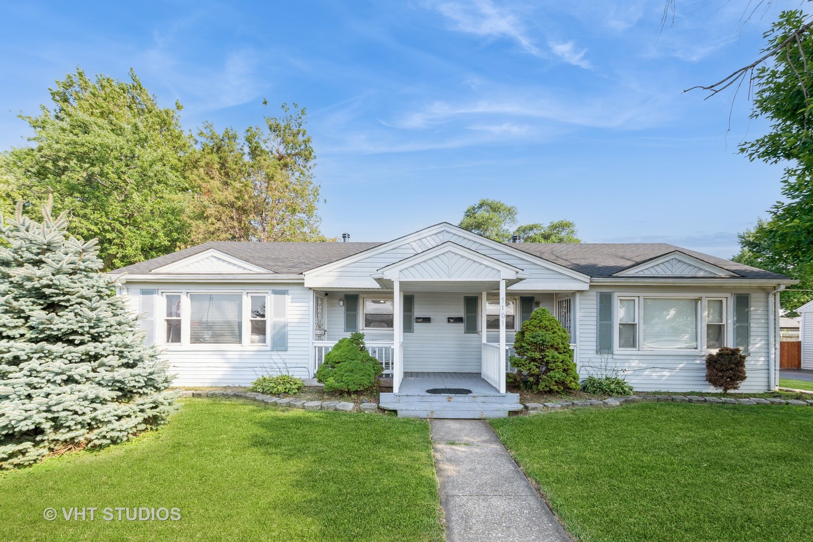 5101 State Road Burbank, IL 60459 - Photo 1 of 16 a front view of a house with a yard
