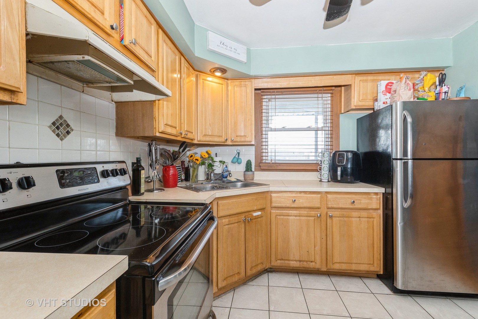 5101 State Road Burbank, IL 60459 - Photo 8 of 16 a kitchen with a stove a sink and a refrigerator
