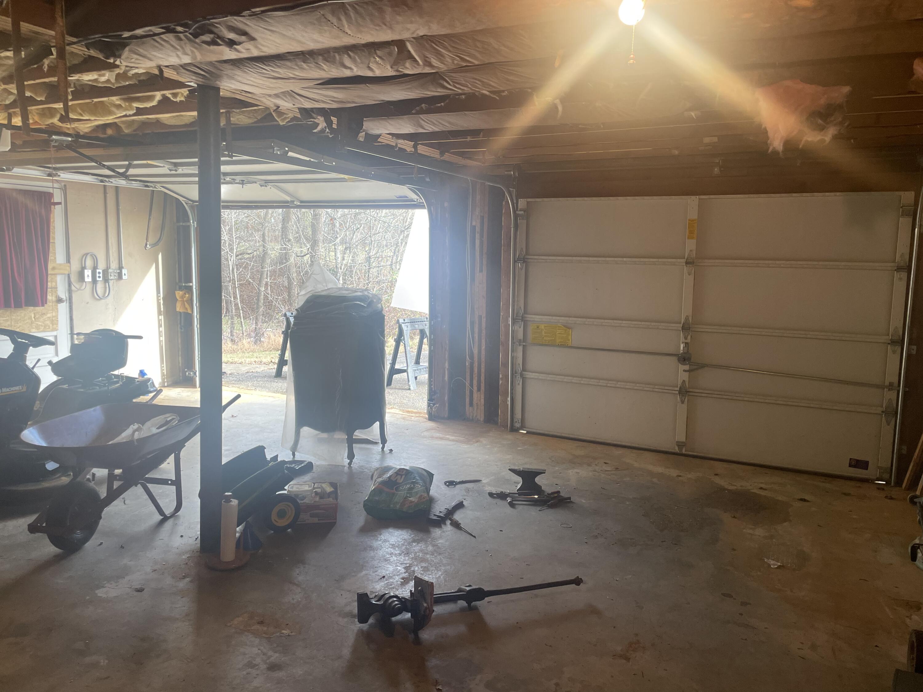 1077 Ross Road Vinton, VA 24179 - Photo 19 of 20 2 car garage
