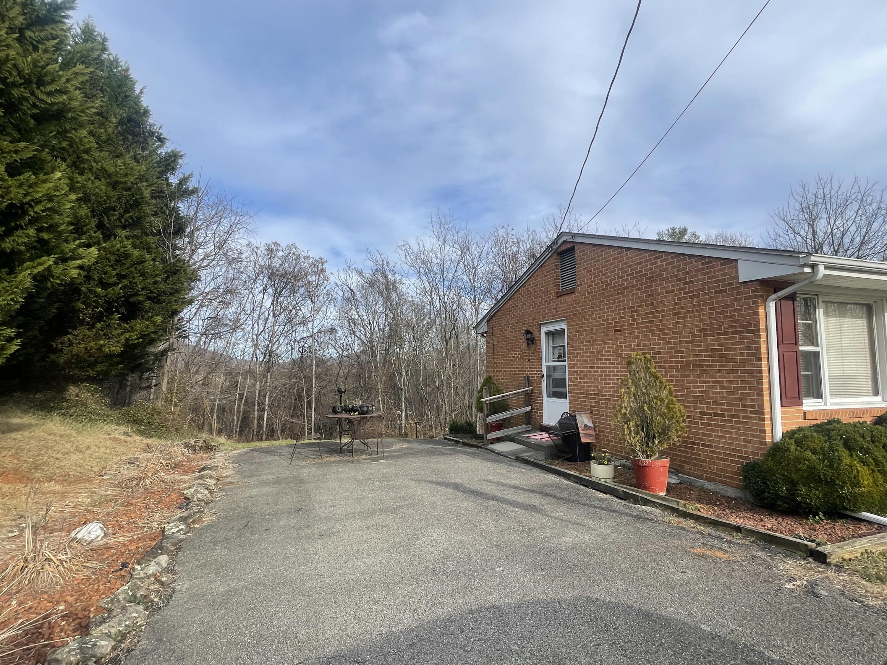 1077 Ross Road Vinton, VA 24179 - Photo 3 of 20 Off street parking