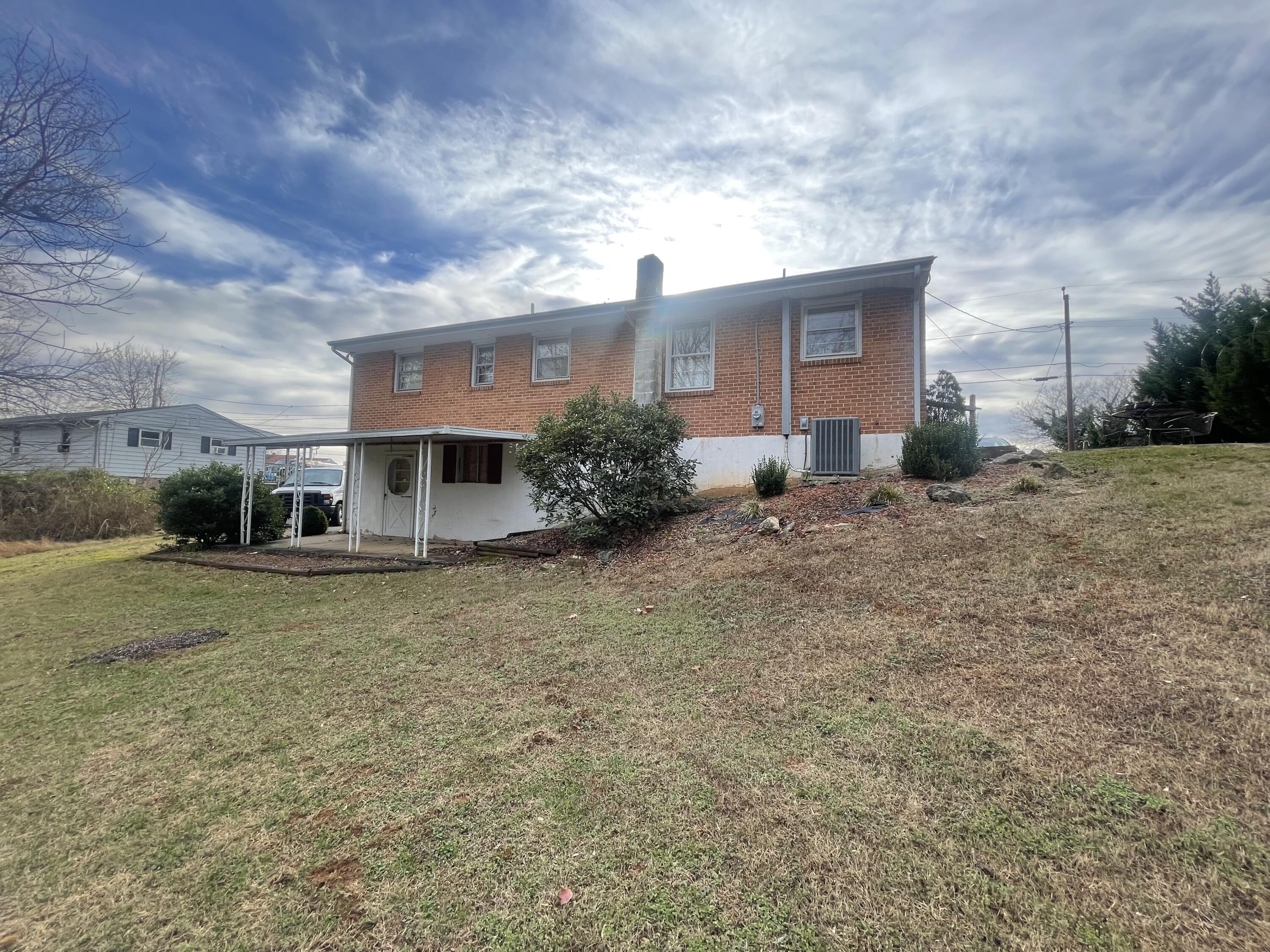 1077 Ross Road Vinton, VA 24179 - Photo 6 of 20 Covered patio